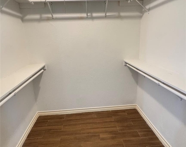 221 Hyta Street - Photo Thumbnail 16