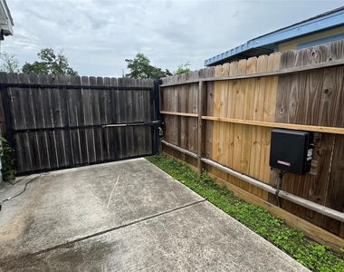 221 Hyta Street - Photo Thumbnail 32