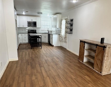 221 Hyta Street - Photo Thumbnail 8