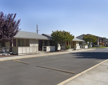 1220 W 8th St - Photo Thumbnail 4