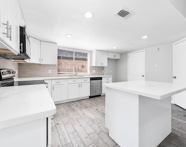 14315 Swanfield Drive - Photo Thumbnail 7