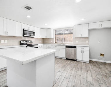 14315 Swanfield Drive - Photo Thumbnail 8