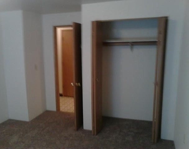 900 N Douglas Ave - Photo Thumbnail 12