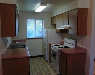 900 N Douglas Ave - Photo Thumbnail 9