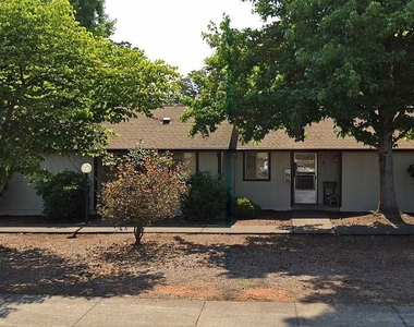 900 N Douglas Ave - Photo Thumbnail 7