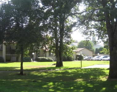 900 N Douglas Ave - Photo Thumbnail 2