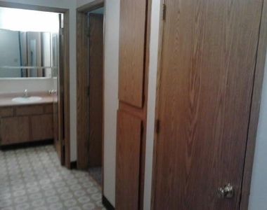 900 N Douglas Ave - Photo Thumbnail 13