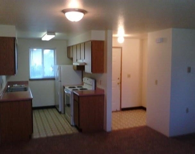 900 N Douglas Ave - Photo Thumbnail 8