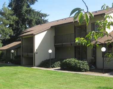 900 N Douglas Ave - Photo Thumbnail 1