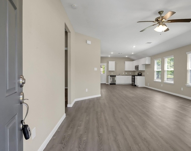 811 Jefferson Avenue - Photo Thumbnail 2