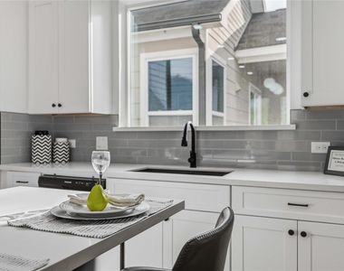 2010 Yates Street - Photo Thumbnail 15
