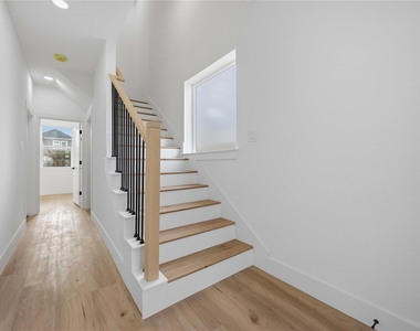 2010 Yates Street - Photo Thumbnail 4