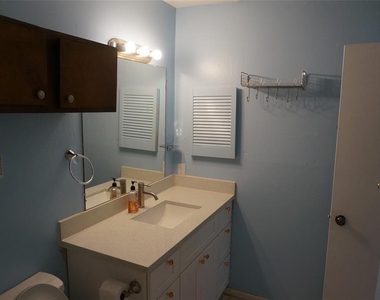 8427 Hearth Dr - Photo Thumbnail 9