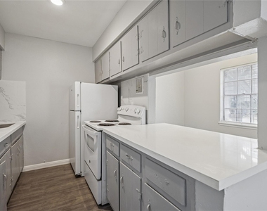 1716 Crownover Road - Photo Thumbnail 4