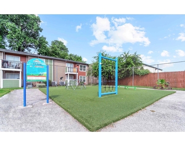 2431 Cypress Creek Parkway - Photo Thumbnail 2