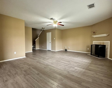 6910 Bayou Crest Drive - Photo Thumbnail 2