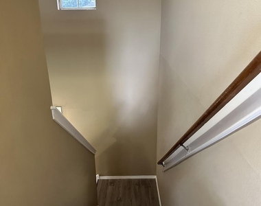 6910 Bayou Crest Drive - Photo Thumbnail 8