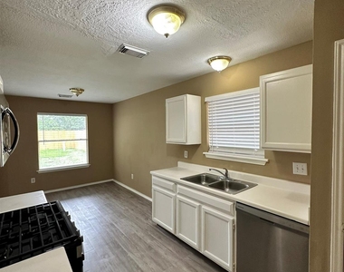 6910 Bayou Crest Drive - Photo Thumbnail 5