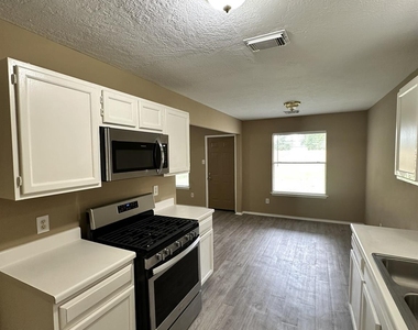 6910 Bayou Crest Drive - Photo Thumbnail 6