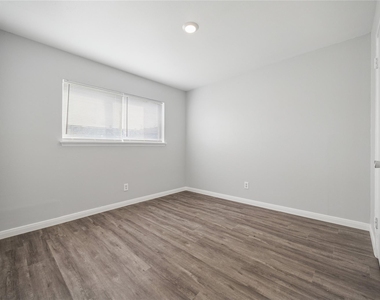1716 Crownover Road - Photo Thumbnail 7