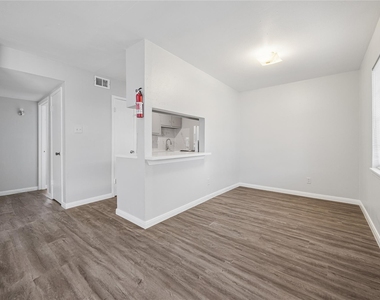 1716 Crownover Road - Photo Thumbnail 3
