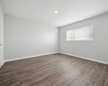 1716 Crownover Road - Photo Thumbnail 8