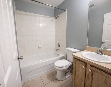 609/611 Hawthorne Avenue S - Photo Thumbnail 3
