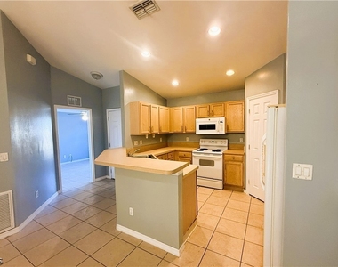 609/611 Hawthorne Avenue S - Photo Thumbnail 10