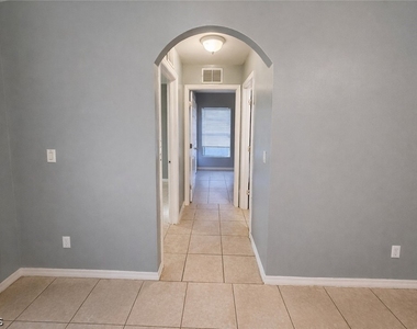 609/611 Hawthorne Avenue S - Photo Thumbnail 6