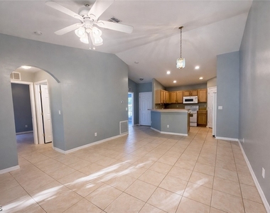 609/611 Hawthorne Avenue S - Photo Thumbnail 2
