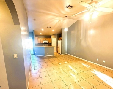 609/611 Hawthorne Avenue S - Photo Thumbnail 9