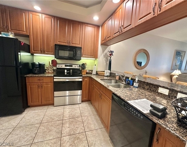 1133 Van Loon Commons Circle - Photo Thumbnail 5