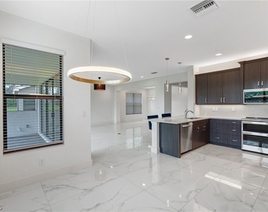 11604 Meadowrun Circle - Photo Thumbnail 16