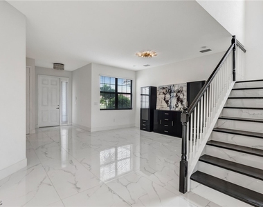 11604 Meadowrun Circle - Photo Thumbnail 6