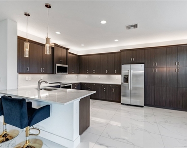 11604 Meadowrun Circle - Photo Thumbnail 12