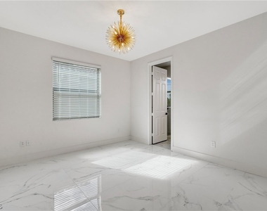 11604 Meadowrun Circle - Photo Thumbnail 28