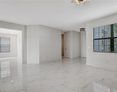 11604 Meadowrun Circle - Photo Thumbnail 5