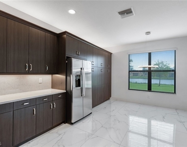 11604 Meadowrun Circle - Photo Thumbnail 14