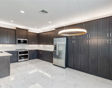 11604 Meadowrun Circle - Photo Thumbnail 13