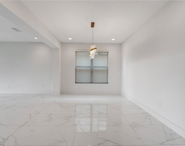 11604 Meadowrun Circle - Photo Thumbnail 7