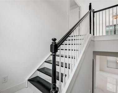 11604 Meadowrun Circle - Photo Thumbnail 17