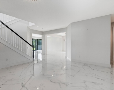 11604 Meadowrun Circle - Photo Thumbnail 4