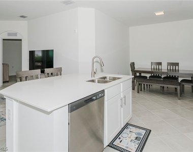 18461 Copperhead Court N - Photo Thumbnail 5