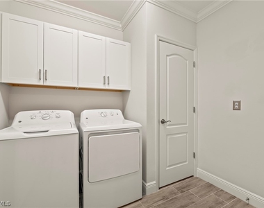 6954 Avalon Circle - Photo Thumbnail 10