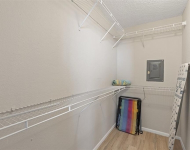 255 Dolphin Point - Photo Thumbnail 13