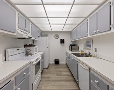 255 Dolphin Point - Photo Thumbnail 10