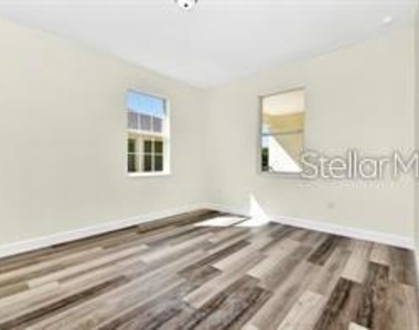 285 N Kentucky Avenue - Photo Thumbnail 7