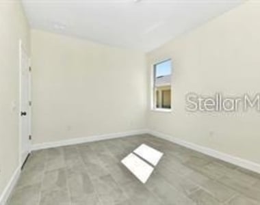 285 N Kentucky Avenue - Photo Thumbnail 16