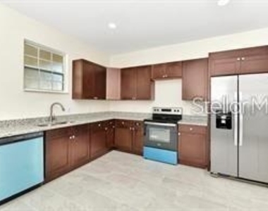 285 N Kentucky Avenue - Photo Thumbnail 5