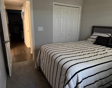 1046 Tropea Lane - Photo Thumbnail 15